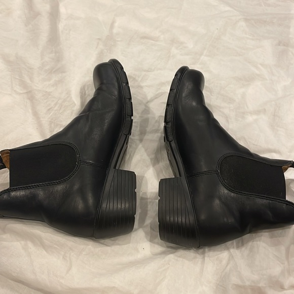 Blundstone women’s heeled, black leather boot - Picture 10 of 10